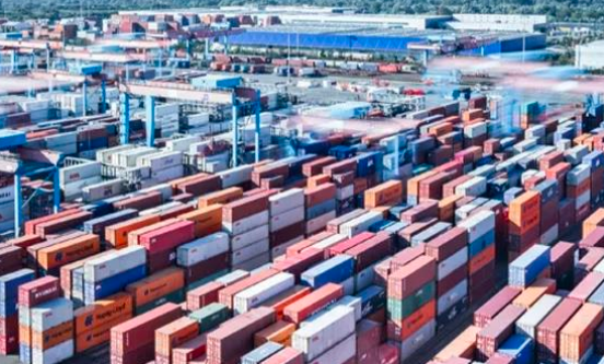 チッタゴン港2で見つかった2つの同じ番号のコンテナ