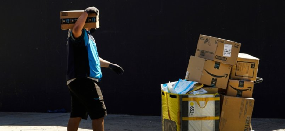 アマゾンの倉庫労働者がストライキに投票へ